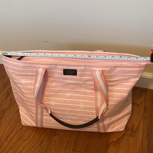 Victoria’s Secret weekender bag duffle bag pink white logo stripes - Picture 7 of 12